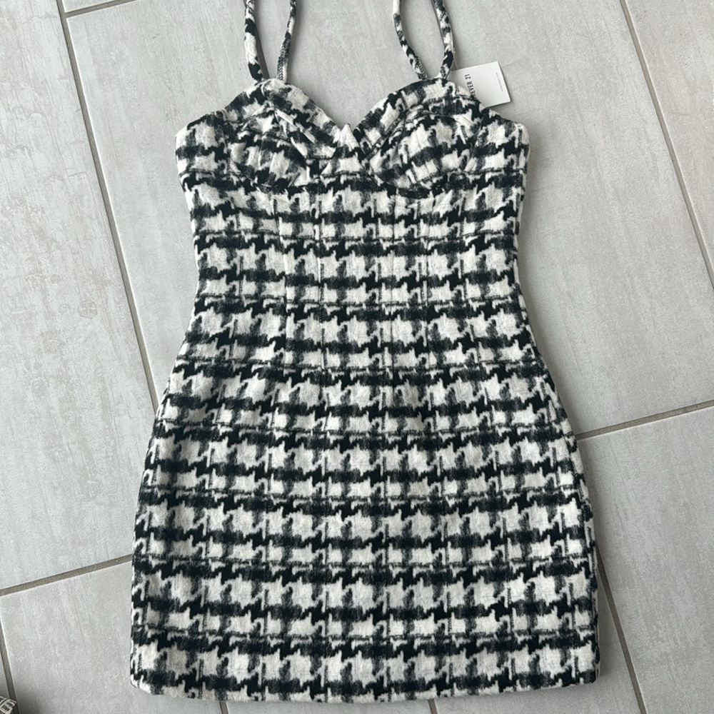 Forever 21 NWT houndstooth felt dress